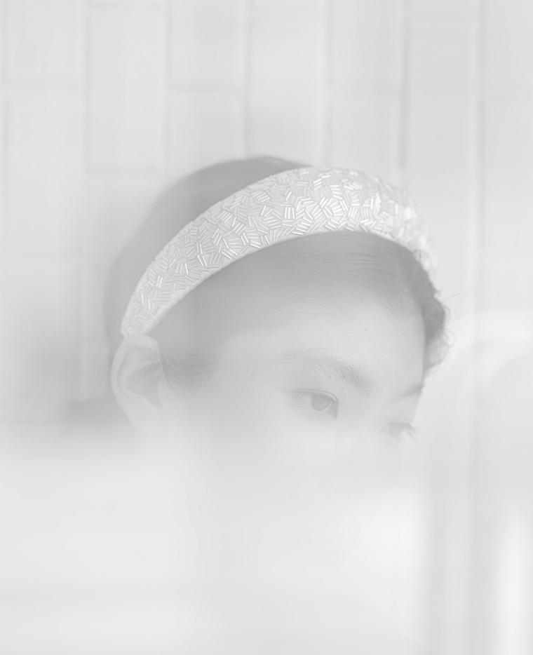 Headwear and corsages crafted with a focus on simple colours, shapes and materials. Each piece is handmade in our atelier.。