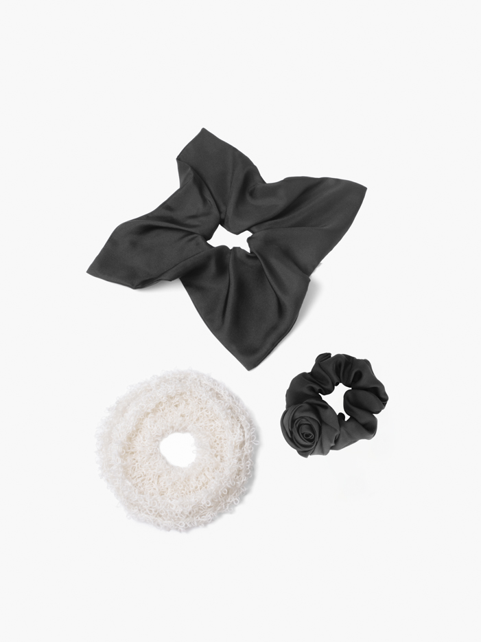 Headwear and corsages crafted with a focus on simple colours, shapes and materials. Each piece is handmade in our atelier.。